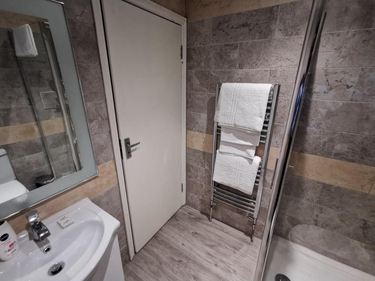 Aspire 860 Hotel Colchester Bagian luar foto