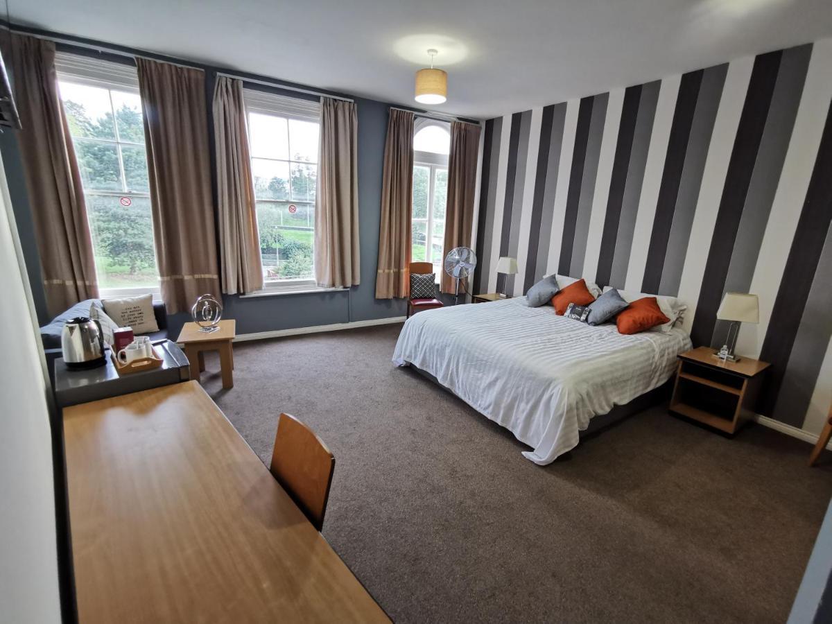 Aspire 860 Hotel Colchester Bagian luar foto
