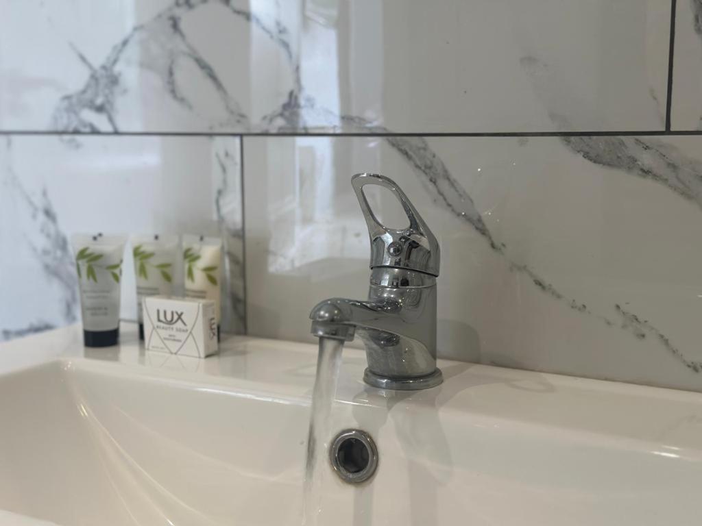 Aspire 860 Hotel Colchester Bagian luar foto