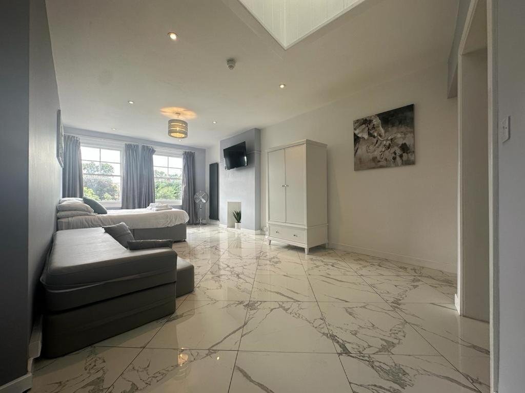 Aspire 860 Hotel Colchester Bagian luar foto
